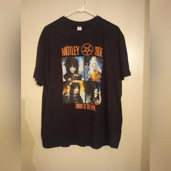 Motley Crue Shout At The Devil Men's Short Sleeve Tee - Picture 1 of 4